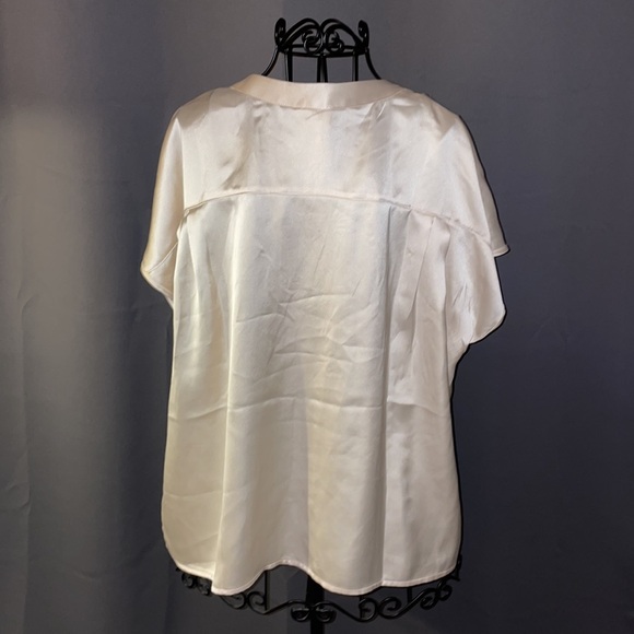 NWT.  Nicole Miller silky blouse.  Size XL - Picture 2 of 4